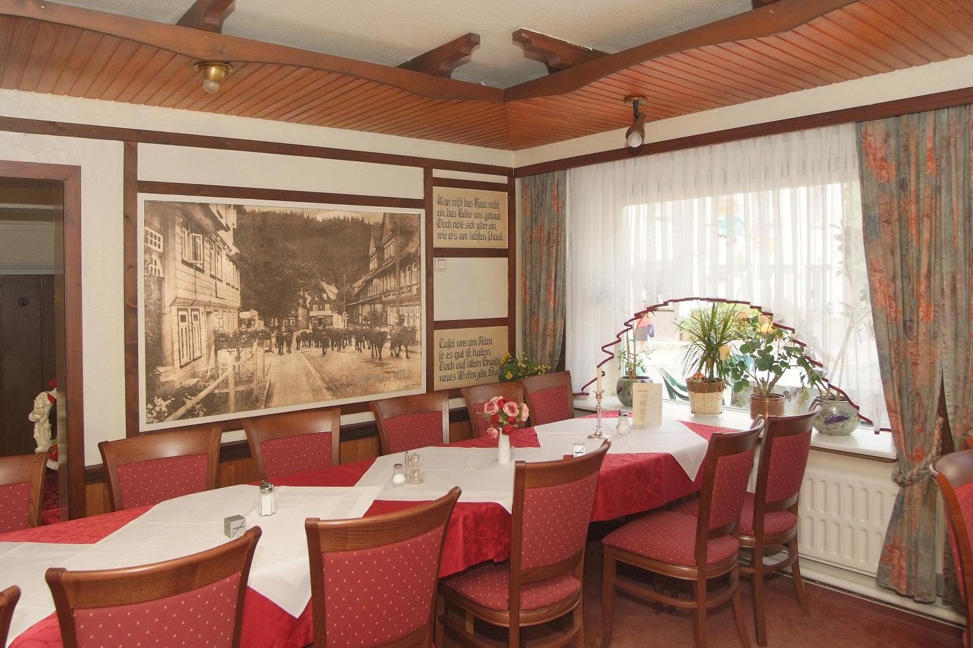 Hotel-Cafe-Restaurant Parkhaus 알테나우 외부 사진